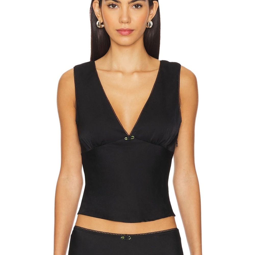 Black V-Neck Sleeveless Blouse